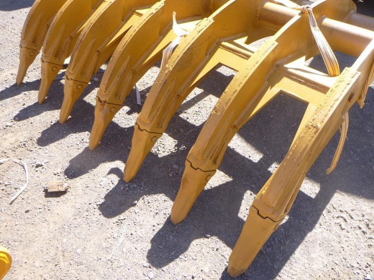 caterpillar-320-image-4