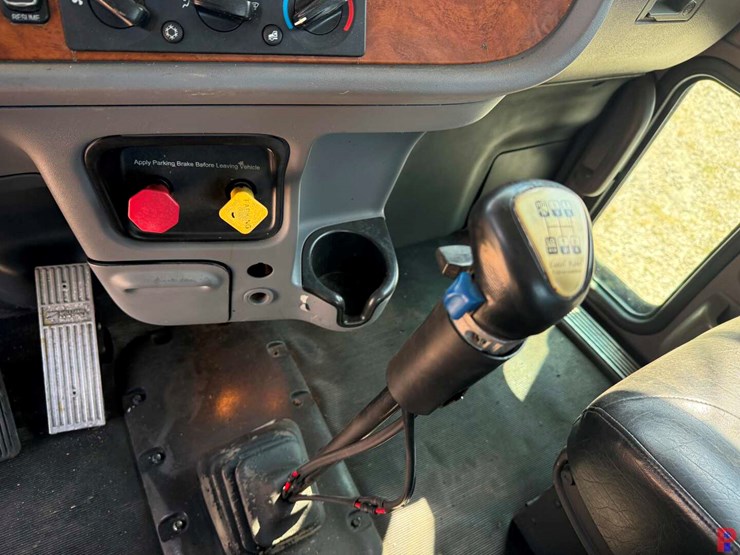 2006-peterbilt-378-image-16