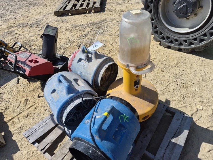 large-job-site-light-&-portable-air-movers/blowers-image-2