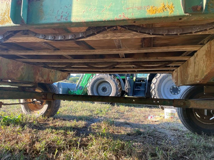 badger-tandem-axle-silage-wagon-image-19