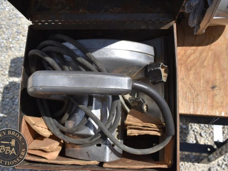 craftsman-water-pump-engine,-gasoline,-with-metal-box-and-hose-image-2