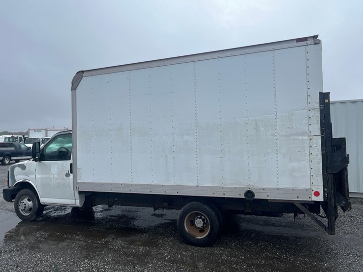 2006-chevrolet-14'-box-truck-image-2