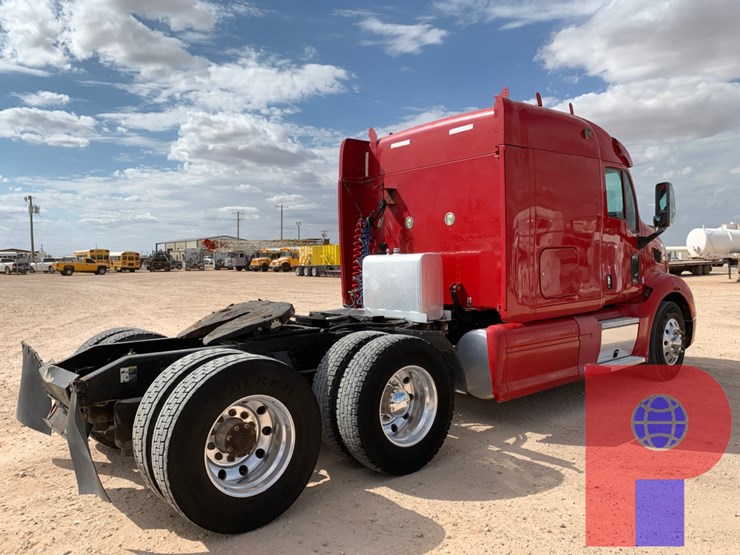 2012-peterbilt-587-image-5
