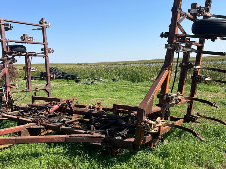 28’-chisel-plow-image-16