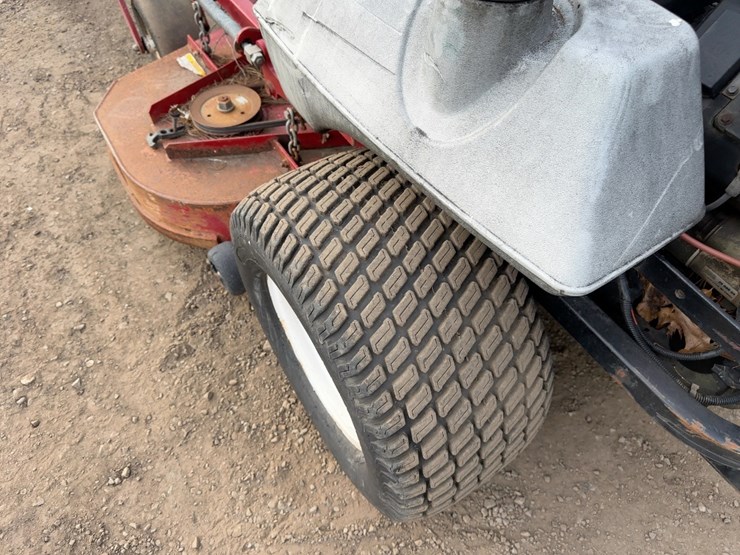 exmark-lazer-z-zero-turn-mower-image-8