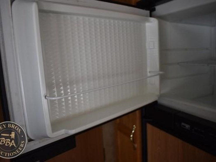 2004-keystone-rv-co-hornet-sport-27bs-38101-image-34