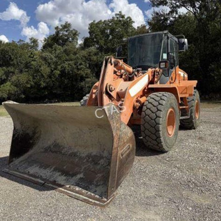 #220 • Doosan Wheel Loader w/ Bucket