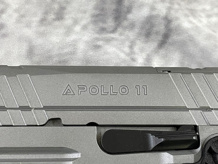#4016-•-live-free-armory-apollo-11-compact,-sn:-sb06123-image-7