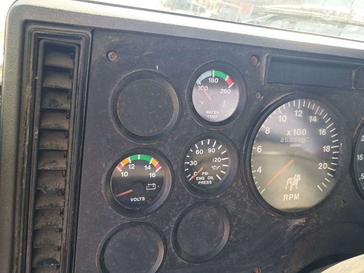 2000-mack-ch-tanker-truck-image-35