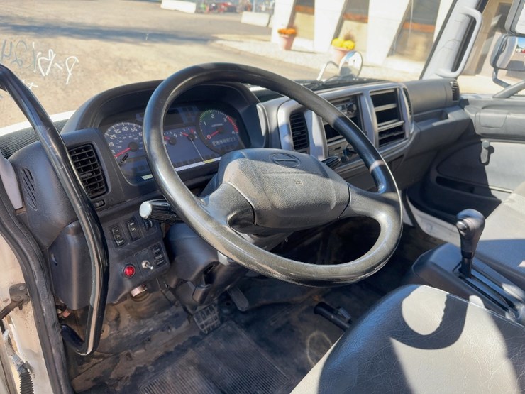 2009-hino-185-image-18