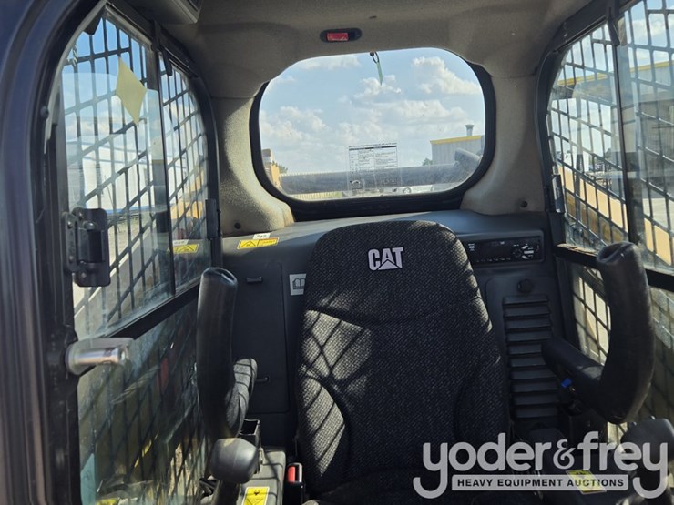 2016-caterpillar-232d-image-34