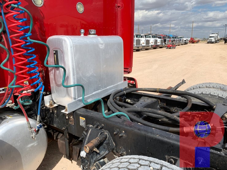 2012-peterbilt-587-image-4