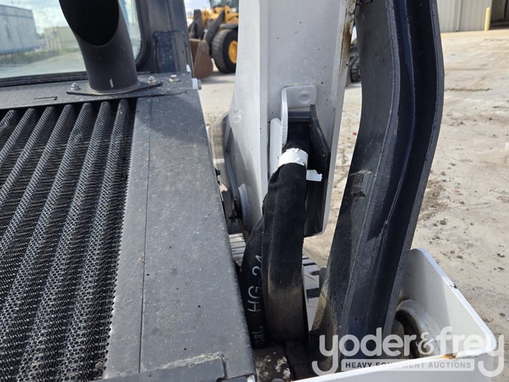 2022-bobcat-t64-image-31