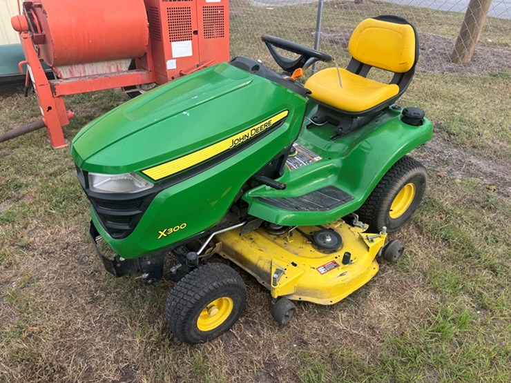 john-deere-x300-image-1