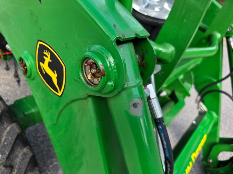 john-deere-4044r-image-37