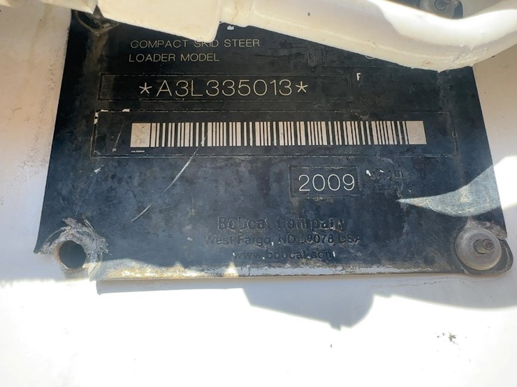 2009-bobcat-s160-image-23