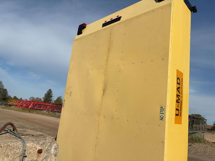 1997-ford-n-series-truck-with-truck-mounted-attenuator-(tma)-with-lindsay-barrier-systems-inc.-u-mad-cartridge-(crash-cushion)-image-9