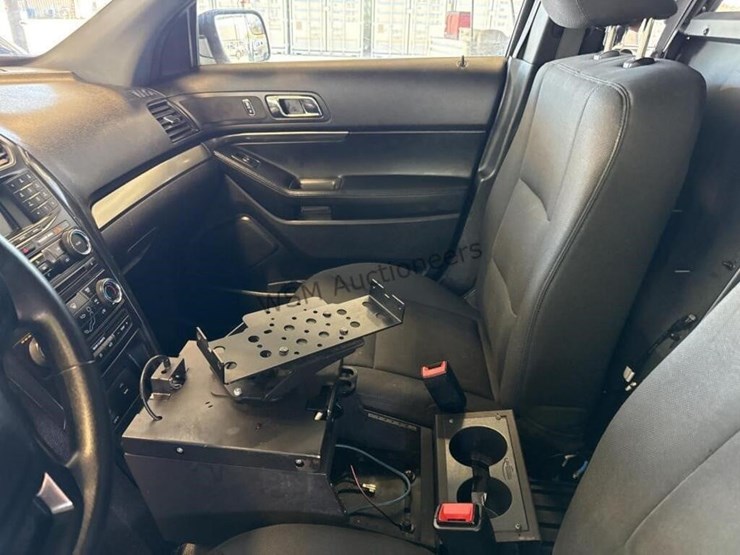 2017-ford-explorer-image-19