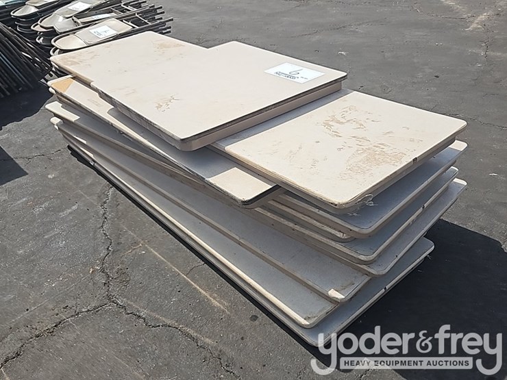 folding-tables-(10-of)-image-3