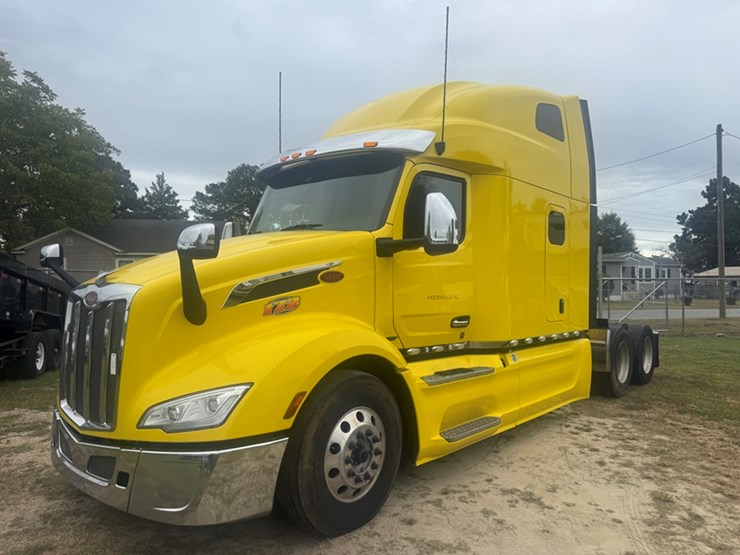 2023-peterbilt-579-image-2