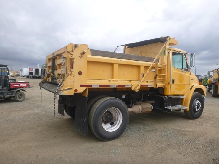 2004-freightliner-fl70-image-3