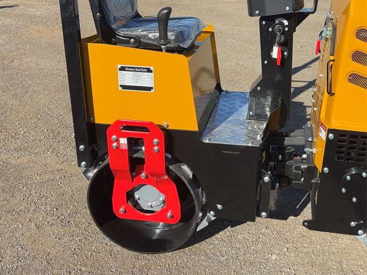 1-ton-vibratory-padfoot-roller-image-13