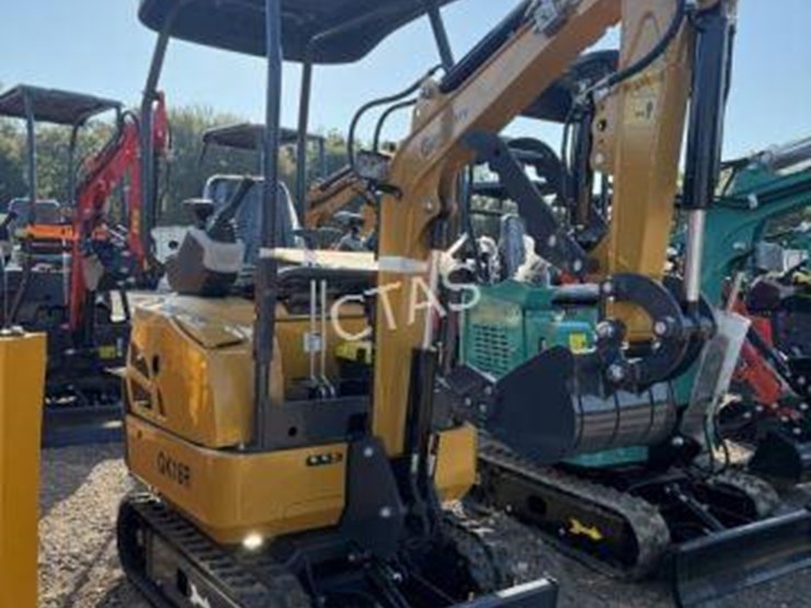#55-•-mini-excavator---gas---hydraulic-thumb-image-2