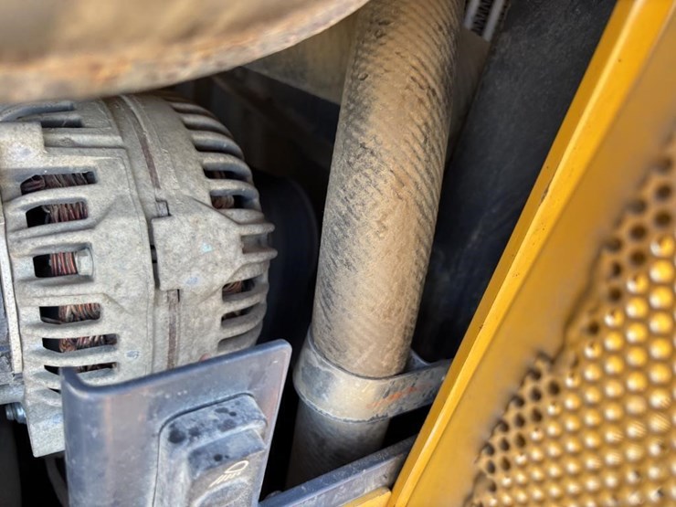2017-deere-750k-image-64