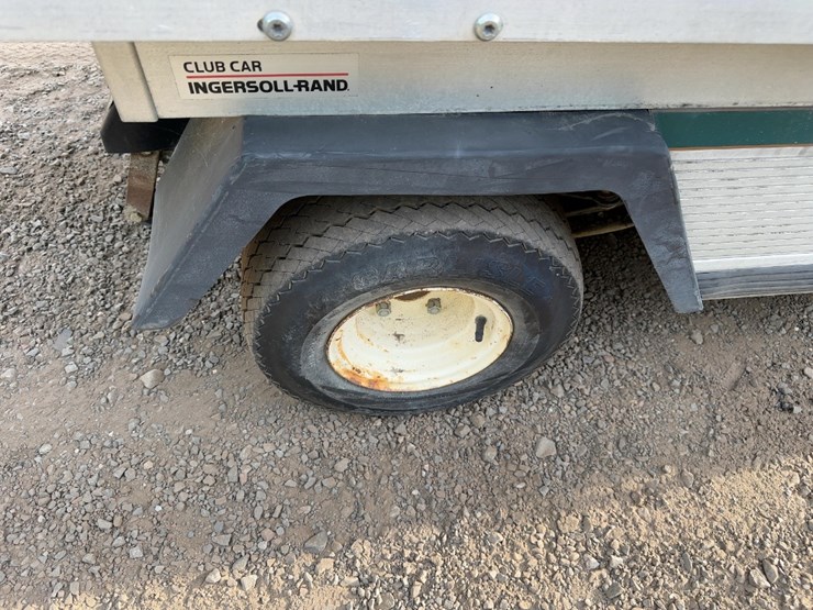 club-car-turf-ii-beverage-cart-image-9