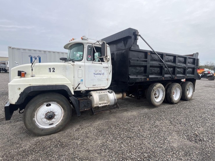 2001-mack-rd-dump-truck-image-1