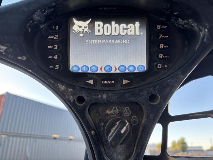 2022-bobcat-t740-image-28