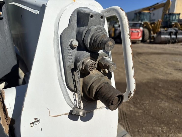 2022-bobcat-t870-image-13