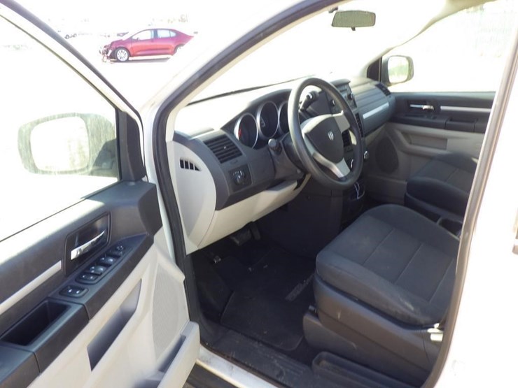 2009-dodge-grand-caravan-image-11