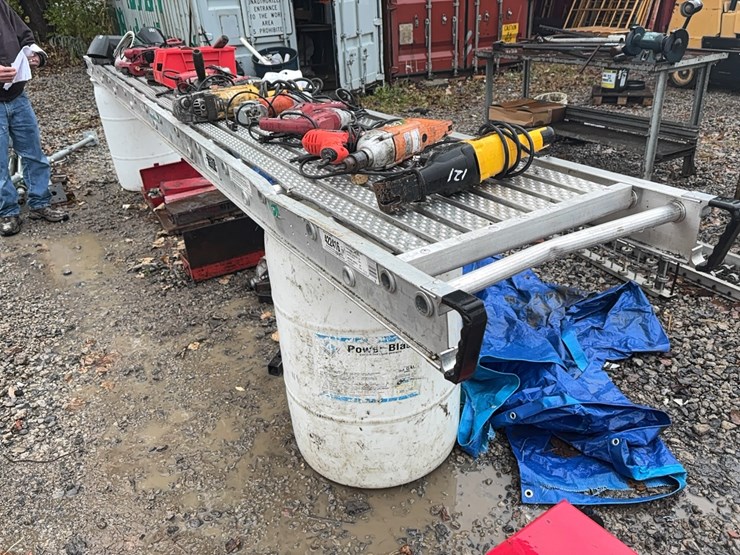 green-bull-16ft.-x-24in.-aluminum-scaffold-plank-support-equipment-image-1