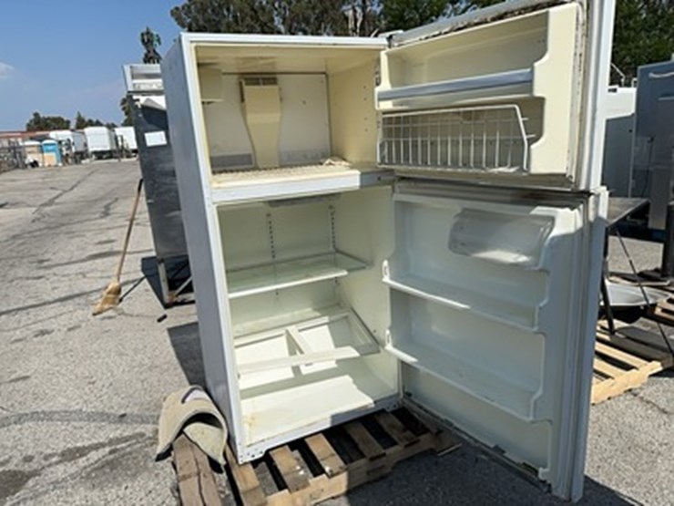 lot#-603-magic-chef-refrigerator-image-2