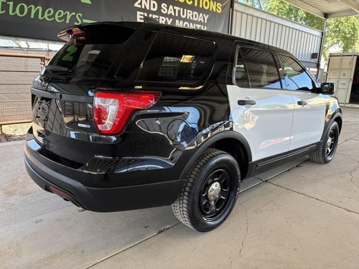 2017-ford-explorer-image-7