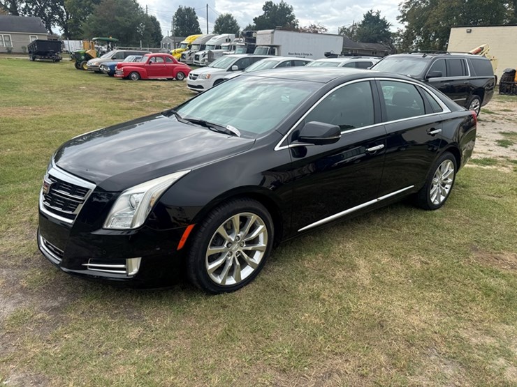 2016-cadillac-xt5-luxury-image-2