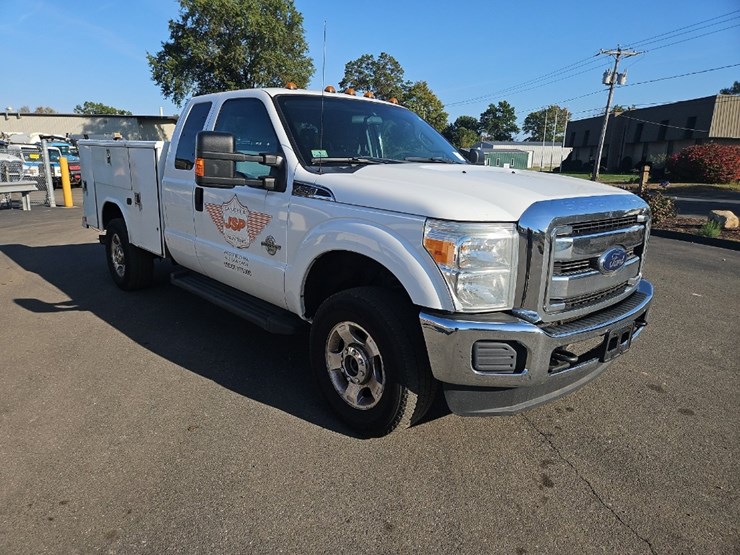 2015-ford-f350-xlt-image-7