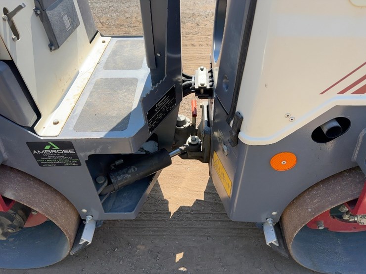 2019-dynapac-cc900g-image-12