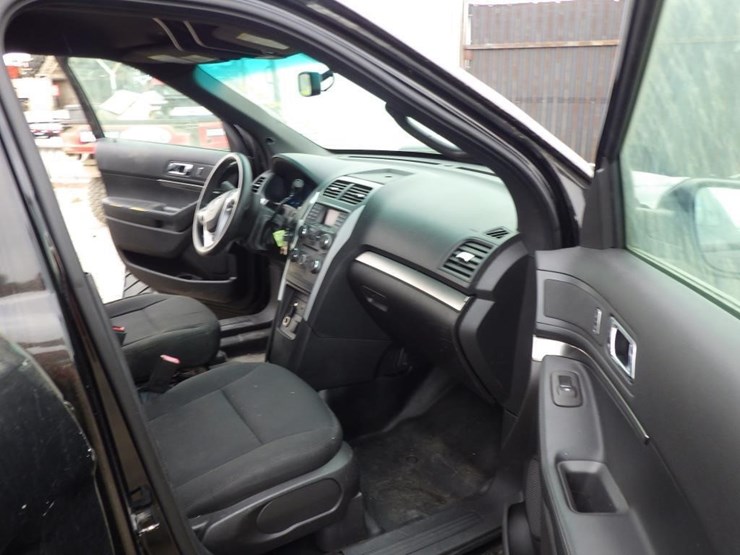 2015-ford-explorer-image-7
