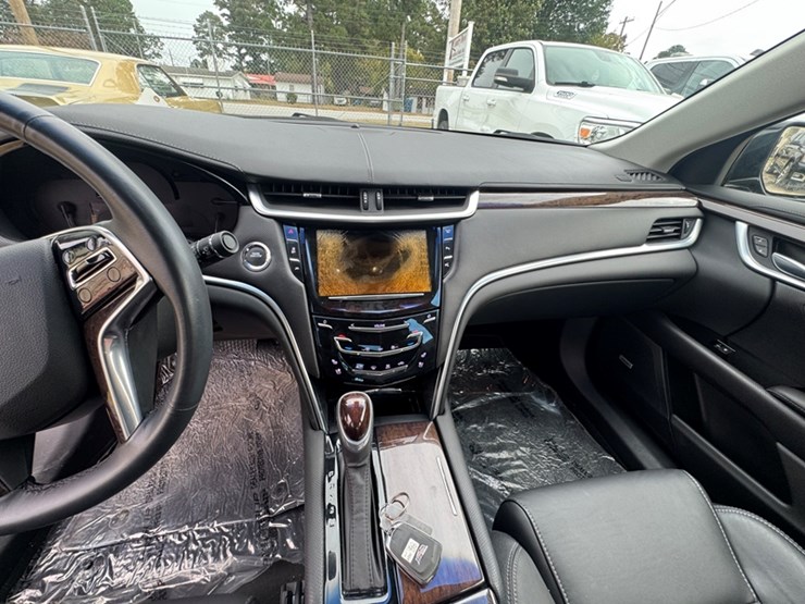 2016-cadillac-xt5-luxury-image-10