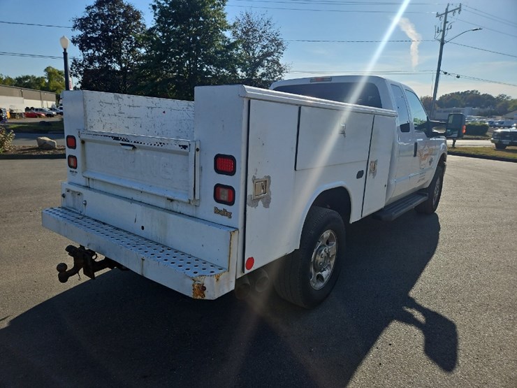 2015-ford-f350-xlt-image-5