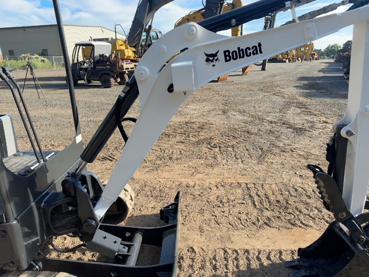2022-bobcat-e20-image-11