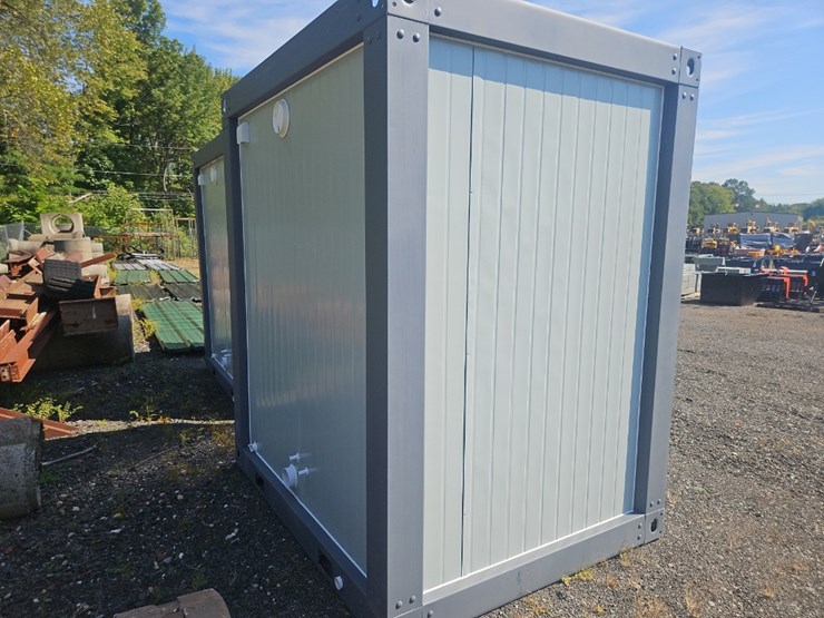 portable-restroom-image-3