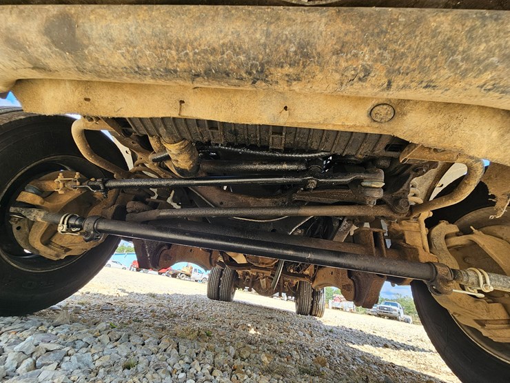 2005-ford-f550-image-34