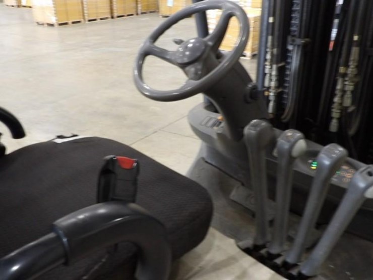 2015-crown-4500-5000lb-electric-warehouse-forklift-image-11