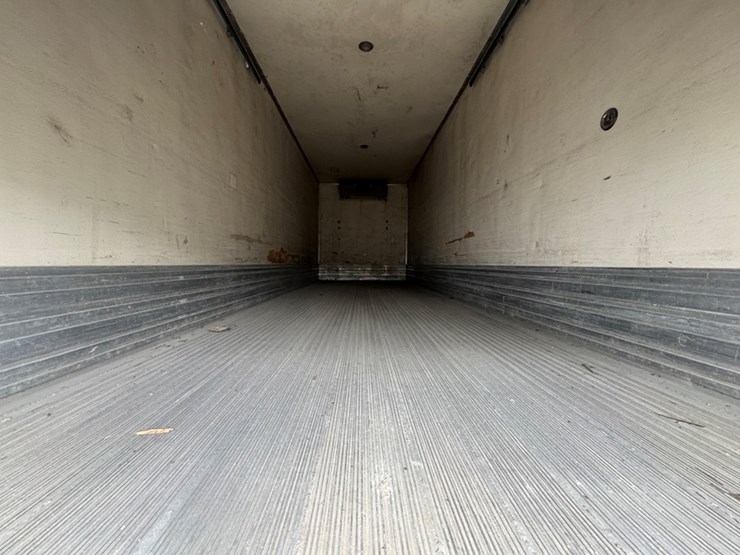 2007-freightliner-m2-business-class-straight-truc,-carrier-refrigerated-box,-6-speed-manual-trans,-image-7