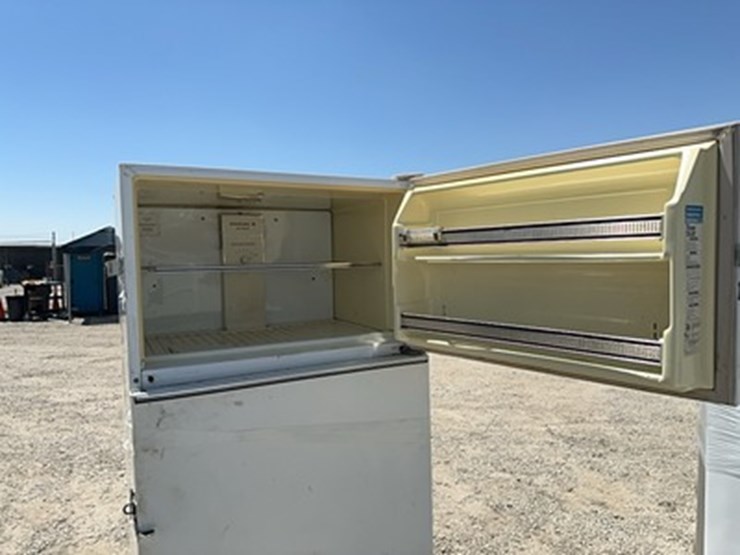 lot#-607-kelvinator-refrigerator-image-2