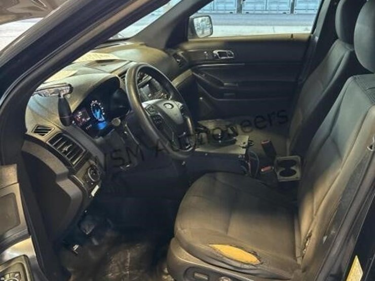 2017-ford-explorer-image-23