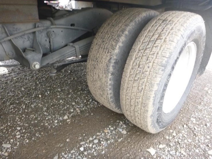 2010-ford-e450-image-40